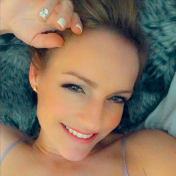 Meet your Posher, Rachel - Picture 1 of 1